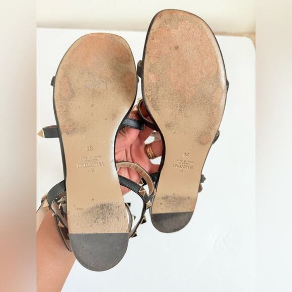 Valentino Garavani Black leather Gladiator caged Rockstud flat sandals EU 38 - Picture 11 of 13